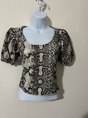 Express Women’s Snake Print Puff Sleeve cropped  Top in Neutral Tones